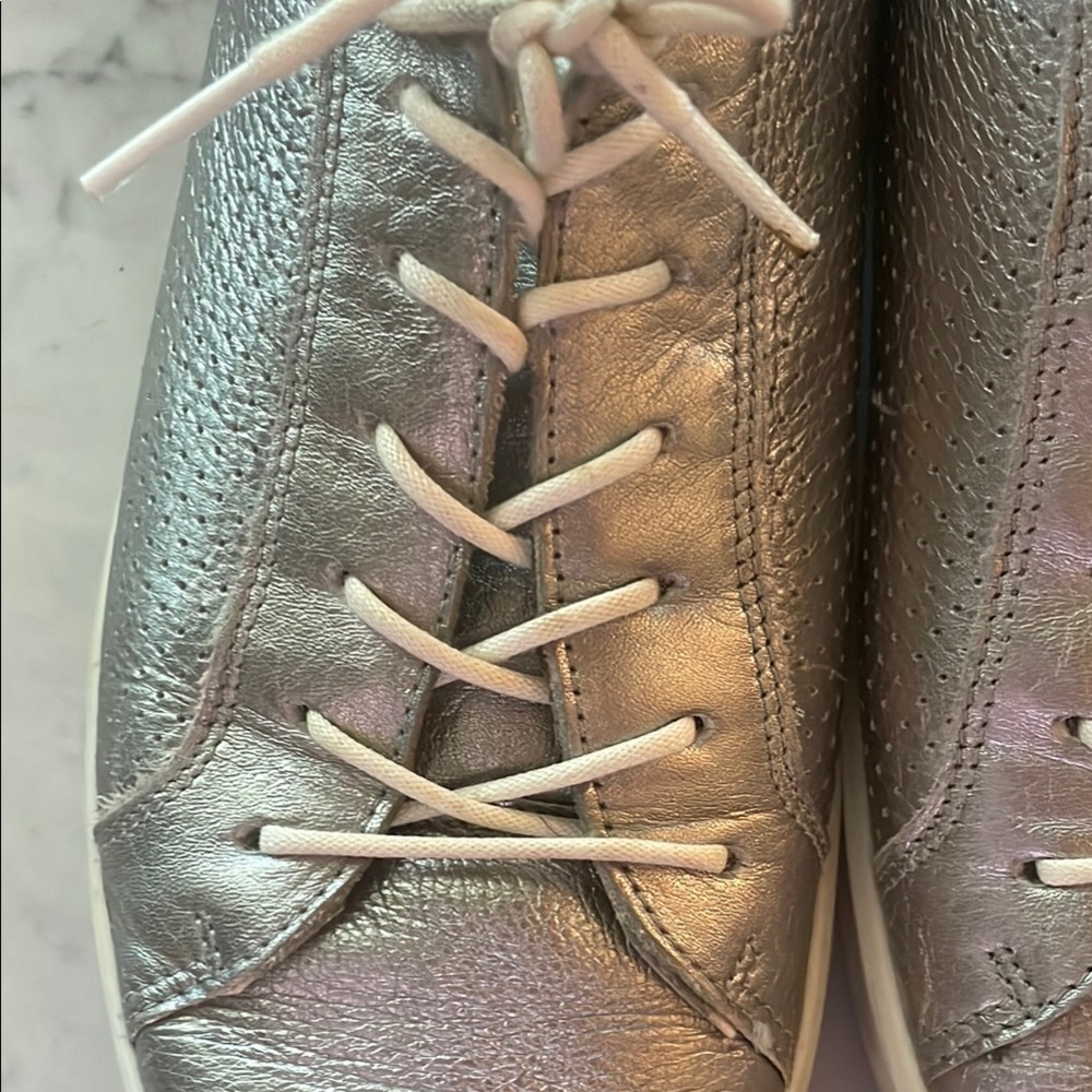 Ecco Silver White Sneakers Minimalist Design - Picture 5 of 16